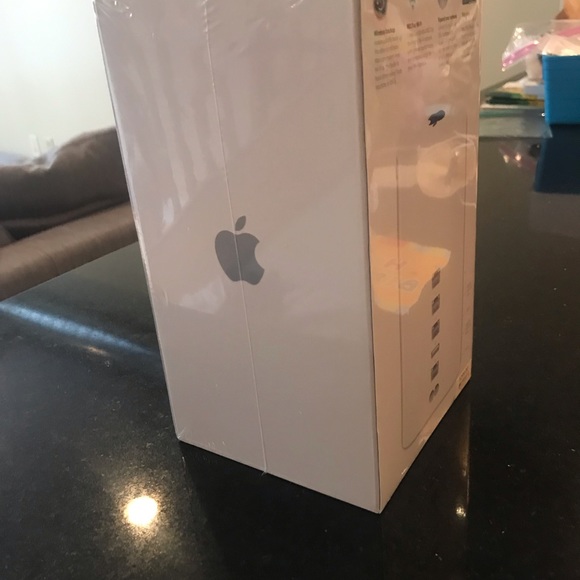 BNIB Apple AirPort Time Capsule 2TB - Picture 2 of 4